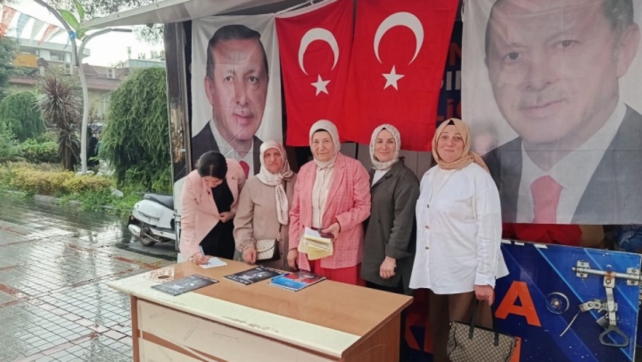 Rize’de AK Parti Kadın Kolları Yağmura Rağmen Üye Çalışmalarını Sürdürdü